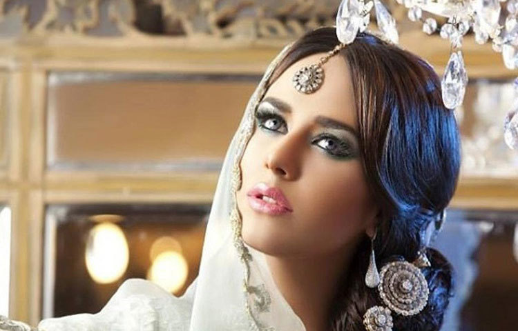 পাকিস্তানের শোবিজ ইন্ডাস্ট্রির অন্যতম আকর্ষণীয় মুখও আয়ান। তার রূপ ও গøামারের ভক্তসংখ্যা দিন দিন বেড়েই চলেছে। সোশ্যাল মিডিয়াতেই তার অসংখ্য ফলোয়ার।