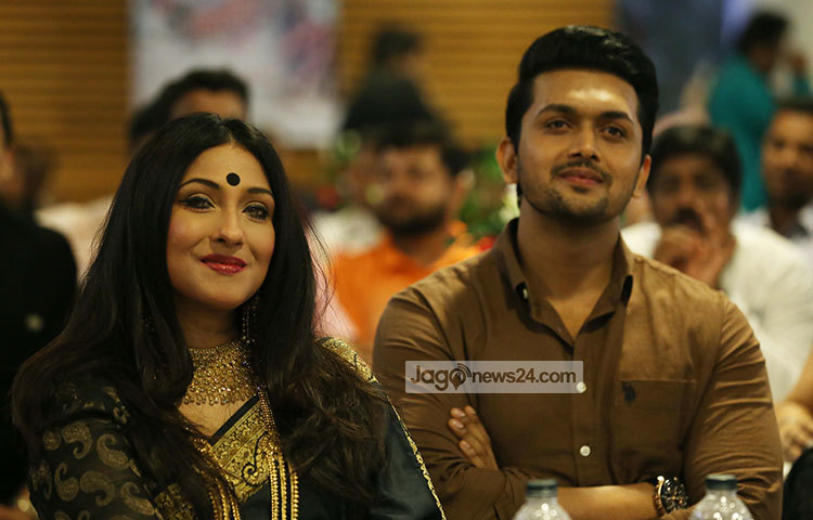 ‘একটি সিনেমার গল্প’ ছবির নায়ক আরিফিন শুভ ও ঋতু পর্ণা। ছবি : মাহবুব আলম