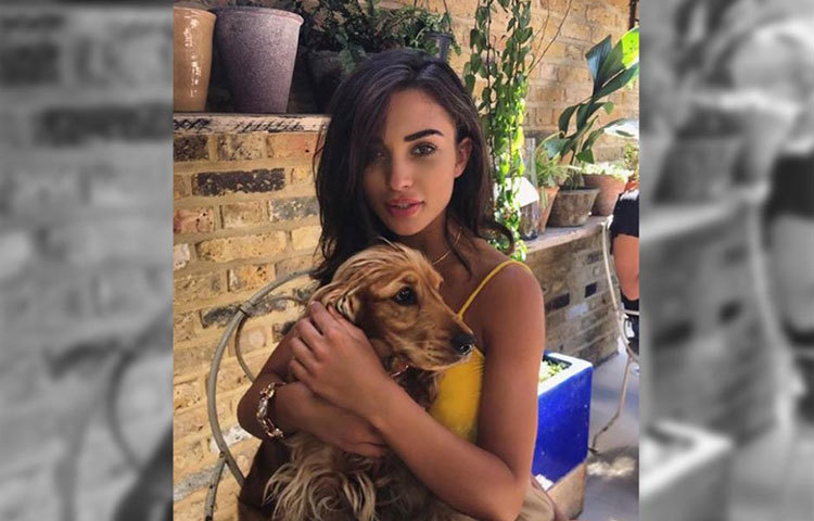 সেই সঙ্গে ২০০৯ সালে তিনি ‘মিস টিন ওয়ার্ল্ড’-এর খেতাবও আসে তার ঝুলিতে।