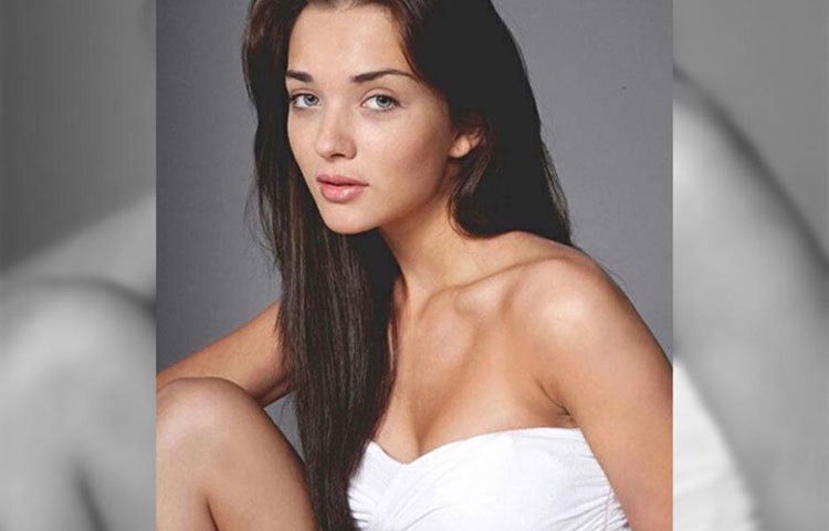 সোশাল সাইটে লাফিয়ে লাফিয়ে বাড়ছে অ্যামির ফলোয়ারের সংখ্যা।