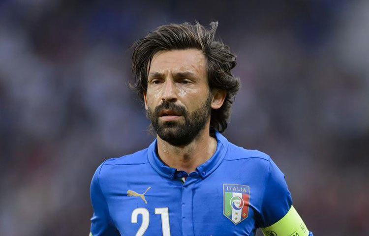 আন্দ্রে পিরলো : ইতালির ২০০৬ বিশ্বকাপ জয়ের অন্যতম সেরা তারকা ছিলেন আন্দ্রে পিরলো। কোচ মার্সেলো লিপ্পির আস্থার জায়গায় ছিলেন তিনি। তাকে ঘিরেই পুরো দল সাজাতেন লিপ্পি। ২০০৬ বিশ্বকাপে সবগুলো ম্যাচেই খেলেছেন ৬৬৮ মিনিট। ফ্রান্সের বিপক্ষে ফাইনালে হয়েছিলেন ম্যাচ সেরা এবং বিশ্বকাপে সব মিলিয়ে তিনবার ম্যাচ সেরা। সেই আন্দ্রে পিরলো খেলেছেন ২০১৪ বিশ্বকাপেও। তবে ২০১৫ সালে এসে জাতীয় দল থেকে অবসরের ঘোষণা দেন মিডফিল্ডে ইতালির অন্যতম ভরসার এই প্রতীক।