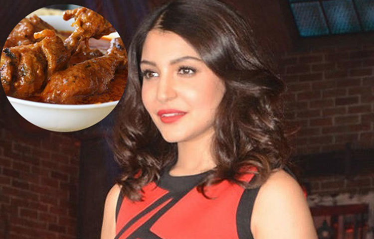 অনুশকা শর্মা : নিয়মিত শরীরচর্চা এবং ডায়েট করলেও অনুশকা কিন্তু খুবই ফুডি। পছন্দ করেন আমিষ খাবার। মায়ের হাতের বাটার চিকেনই সবচেয়ে পছন্দ অনুশকার।