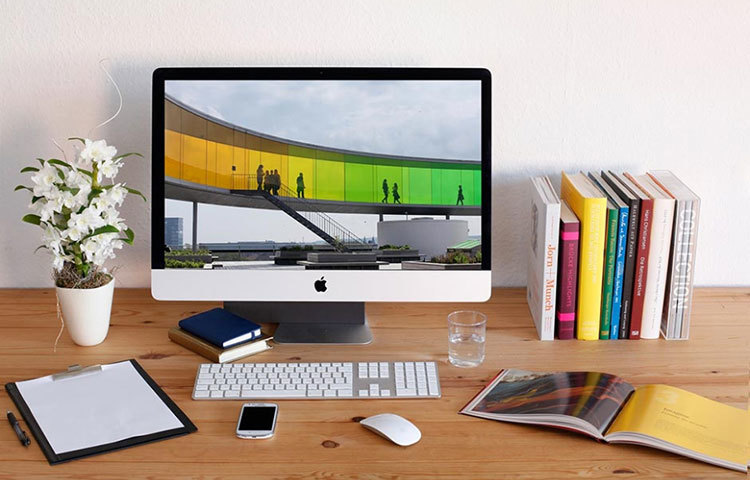 সহকর্মীর কম্পিউটারের ডেস্কটপ থেকে সব আইকন লুকিয়ে রাখুন। তার আগে ডেস্কটপের স্ক্রিন শট নিয়ে সেটাকেই ওয়াল পেপার করে দিন।