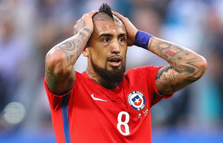 আর্তুরো ভিদাল : বায়ার্ন মিউনিখের অন্যতম সেরা মিডফিল্ডার। নিজেদের মাটিতে আর্জেন্টিনাকে হারিয়ে চিলিকে তাদের নিজেদের ইতিহাসে প্রথম কোনো বড় ট্রফি এনে দেয়ার ক্ষেত্রে অন্যতম বড় অবদান ছিল আর্তুরো ভিদালের। ২০১৫ কোপা আমেরিকার ফাইনালে আর্জেন্টিনার বিপক্ষে টাইব্রেকারে গোল করেছিলেন। হয়েছিলেন ম্যাচ সেরা। ২০১৬ কোপা আমেরিকায়ও তিনি ছিলেন চিলির অন্যতম সেরা তারকা। যদিও টাইব্রেকারে গিয়ে প্রথম শটটা মিস করেছিলেন তিনি। যদিও শেষ পর্যন্ত চিলি জিতেছে ৪-২ ব্যবদানে এবং আবারও নির্বাচিত হয়েছিল টিম অব দ্য টুর্নামেন্ট হিসেবে।