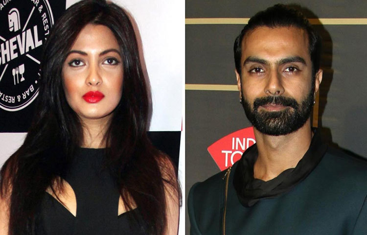 অস্মিত প্যাটেল এবং রিয়া সেন : ২০০৫ সালে দুই তারকার ঘনিষ্ঠ মুহূর্তের ছবি এবং ভিডিও ভাইরাল হয়েছিল সোশ্যাল মিডিয়ায়। অবশ্য পুরো ঘটনাকেই ‘ক্যামেরার কারসাজি’বলে জানিয়েছিলেন দুজনে।