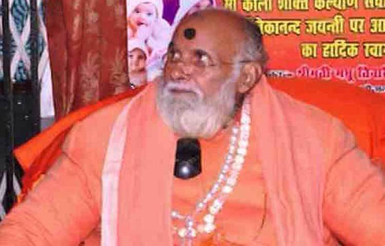 বাবা পরমানন্দ : যৌন নির্যাতনের দায়ে গত ২৪ মে উত্তর প্রদেশের বারাবাঁকির পুলিশ গ্রেফতার করে রাম শঙ্কর তিওয়ারি ওরফে বাবা পরমানন্দকে। অভিযোগ, বন্ধ্যাত্বের চিকিৎসার নামে মহিলাদের উপর যৌন নিপীড়ন চালাতেন তিনি।