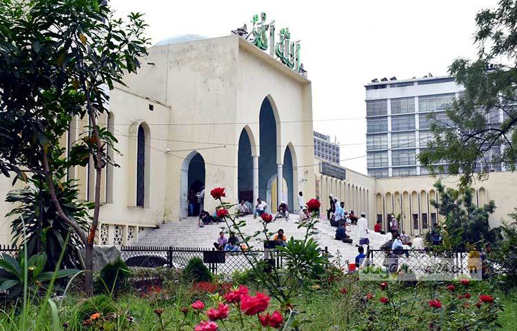 বায়তুল মোকাররম মসজিদটি ঢাকার প্রাণকেন্দ্র গুলিস্তানের নিকট পল্টনে অবস্থিত। ছবি : বিপ্লব দিক্ষিৎ