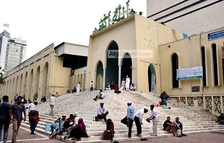 ঢাকায় অধিক মুসল্লি ধারণ ক্ষমতা সম্পন্ন একটি বড় মসজিদ নির্মাণের পরিকল্পনা নেয় তৎকালীন পাকিস্তানের বাওয়ানি পরিবার। ছবি : বিপ্লব দিক্ষিৎ