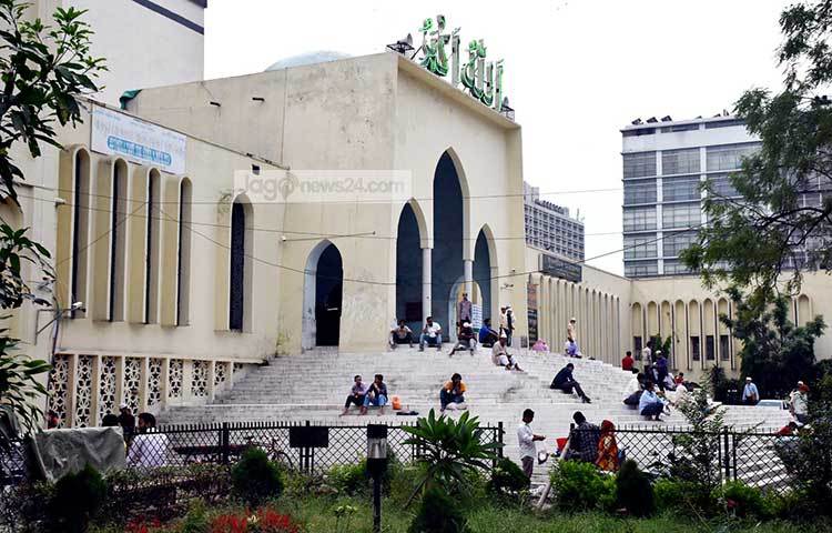 বিশিষ্ট স্থপতি টি. আব্দুল হুসেন থারিয়ানিকে মসজিদ কমপ্লেক্সটির নকশার জন্য নিযুক্ত করা হয়। পুরো কমপ্লেক্স নকশার মধ্যে দোকান, অফিস, লাইব্রেরি ও গাড়ি পার্কিংয়ের ব্যবস্থা অন্তর্ভুক্ত হয়। ছবি : বিপ্লব দিক্ষিৎ