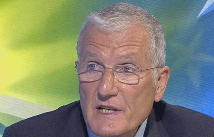 বব উইলস ডিলন : ইংল্যান্ড ক্রিকেটের অতি পরিচিত নাম। আসল নাম রবার্ট জর্জ উইলস। পরে নিজের নাম পরিবর্তন করেন। ক্রিকেট ক্যারিয়ারে বব উইলস নামেই বেশি পরিচিতি লাভ করেন। ইংল্যান্ডের হয়ে ৯০টি টেস্ট খেলেছিলেন তিনি। উইকেট নিয়েছিলেন ৩২৫টি।