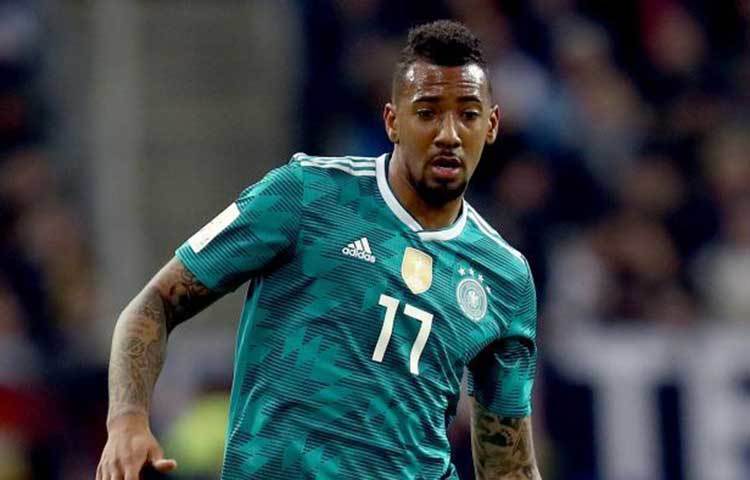 জেরাম বোয়েটার-জার্মানীর এই ফুটবল তারকা রিয়াল মাদ্রিদের বিরুদ্ধে খেলতে গিয়ে উরুতে আঘাত পেয়েছেন। এখন তার চিন্তা বিশ্বকাপের আসরে খেলতে পারবে তো!