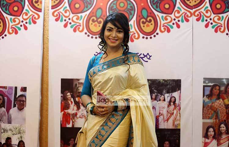 বৈশাখী শাড়িতে হাস্যেজ্জ্বল সাদিয়া জাহান প্রভা। ছবি : মাহবুব আলম