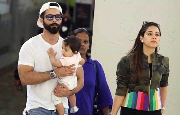 মিশা : হাঁটি হাঁটি, পা-পা করে তার স্কুলে যাওয়ার ছবি ইতিমধ্যেই সোশ্যাল মিডিয়ায় ভাইরাল। মা-বাবার সঙ্গে বিদেশ সফরের ছবিও ক্যামেরাবন্দি করেছে সাংবাদিকরা। মাত্র এক বছর বয়সেই পেজ-থ্রি শিরোনামে শহিদ-মীরা রাজপুতের মেয়ে এই খুদে তারকা।