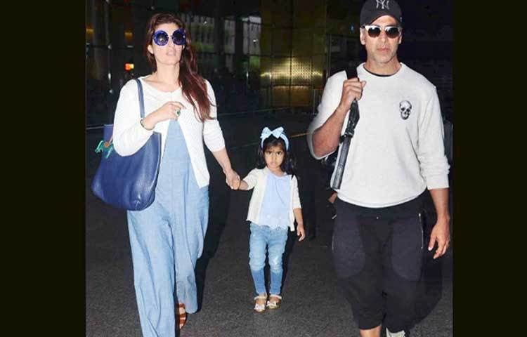 নিতারা : এই খুদে তারকার বাবা বলিউডের ‘খিলাড়ি’। অক্ষয় কুমারের মেয়ে নিতারার কথাই বলা হচ্ছে। সোশ্যাল মিডিয়ায় প্রায়ই মেয়ের সঙ্গে ছবি পোস্ট করেন অক্ষয়। কাজের ফাঁকে মেয়ে নিতারার সঙ্গে সময় কাটাতেই নাকি বেশি পছন্দ করেন অক্ষয়।