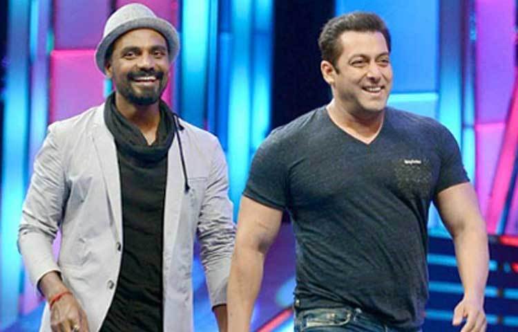 ‘রেস’ সিরিজের প্রথম দু’টি সিরিজ পরিচালনা করেছিলেন আব্বাস-মস্তান। তিন নম্বরটিতে হাত দিলেন রেমো ডিসুজা। এটিই তার ঝুলিতে প্রথম অ্যাকশন ছবি।