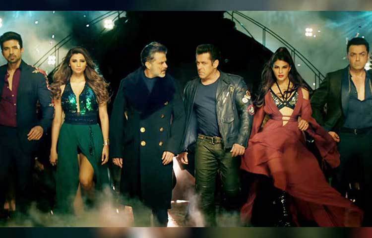 মুম্বাই, থাইল্যান্ড আর কাশ্মীর জুড়ে শুটিং হয়েছে ‘রেস’ ছবির নতুন এই ফ্যাঞ্চাইজির। ছবি জুড়ে এক কথায় তারকাদের হাট যেন। সালমান ছাড়াও রয়েছেন অনিল কাপুর, ববি দেওল, সাকিব সালেম, জ্যাকলিন ফার্নান্ডেজ, ডেইজি শাহ এবং আরও অনেকে। ছবির পরিচালক বলিউডের নামজাদা কোরিওগ্রাফার রেমো ডিসুজা।