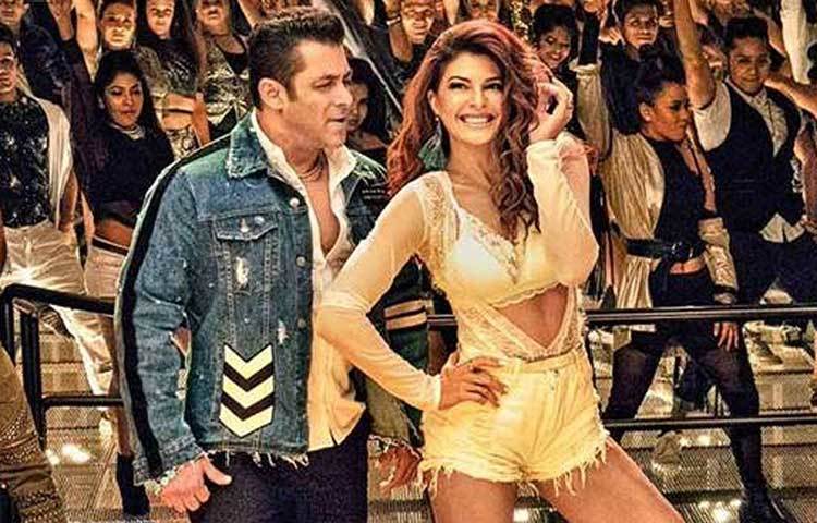 বছর দু’য়েক আগে ‘রেস থ্রি’ ছবিটির স্ক্রিপ্ট শুনেছিলেন সালমান। তার কথায়, “প্রযোজক রমেশ তৌরানি বেশ কয়েকবার ছবির স্ক্রিপ্টটা পড়ে শুনিয়েছিলেন। অনেক দিন পরেই একটা এই জঁরের স্ক্রিপ্ট শুনে আর না করিনি। একঘেঁয়ে ছবি করতে করতে আমি হাঁপিয়ে উঠেছিলাম।”