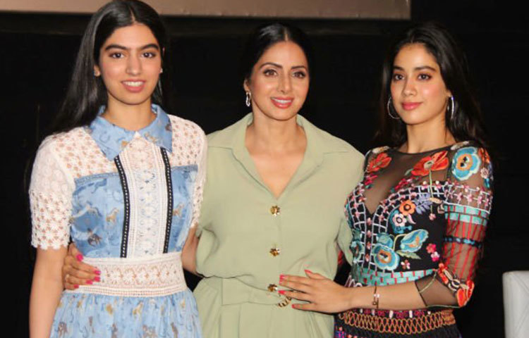 কিছুদিন আগে মারা গিয়েছেন শ্রীদেবী। আজ নিশ্চয় জাহ্নবী ও খুশির মনে পড়ছে তাদের মায়ের কথা।