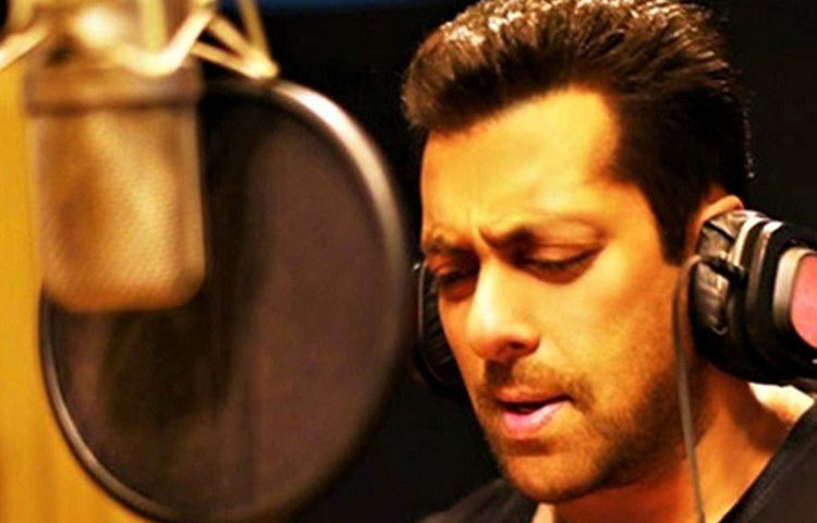 ‘রেস থ্রি’ ছবির জন্য একটি রোমান্টিক গানও লিখেছেন সালমান খান। পাকিস্তানের গায়ক আতিফ আসলাম গেয়েছেন গানটি।