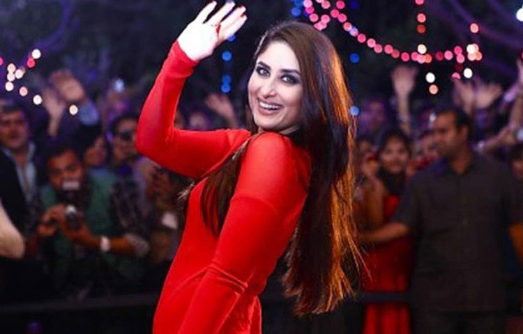 ‘হিরোইন’ ছবিতে অভিনয় করে নজর কেড়েছিলেন কারিনা কাপুর। ছবিতে কারিনার পোশাক বিশেষভাবে সাড়া ফেলেছিল। জানেন কি, ছবিতে বিশ্বের সেরা সেরা ডিজাইনারদের তৈরি প্রায় ১৩০টি পোশাক পরেছিলেন নায়িকা।