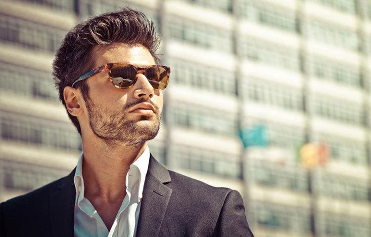 স্বাধীনচেতা ছেলে এবং যে সকলের দিকে সাহায্যের হাত বাড়িয়ে দেয়, তার প্রতি মেয়েদের দুর্বলতা কাজ করে।