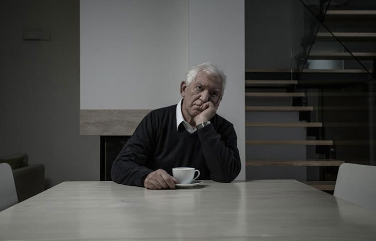 বৌদ্ধরা বিশ্বাস করে, একা থাকা মানুষকে সামনে এগিয়ে যাওয়ার মনোবল দেয়। সুতরাং সম্পর্ক বিচ্ছেদের পর অযথা দলে না ভিড়ে একা থাকার অভ্যেস করলে আপনি স্বনির্ভরশীল হয়ে উঠবেন।