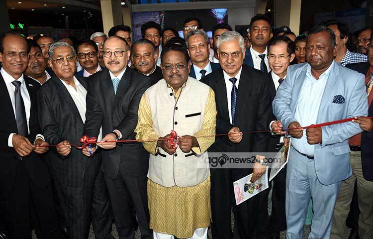 ফিতা কেটে ট্রাভেল অ্যান্ড ট্যুরিজম ফেয়ার-এর উদ্বোধন করা হয়।