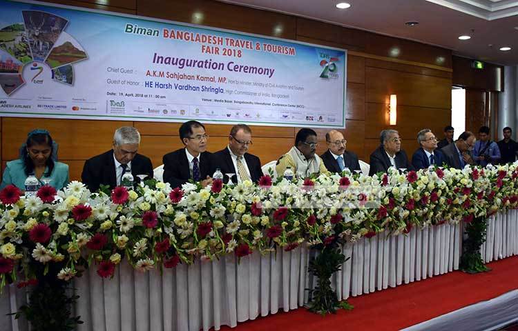 মেলা উপলক্ষে আয়োজিত অনুষ্ঠানে আমন্ত্রিতদের একাংশ।