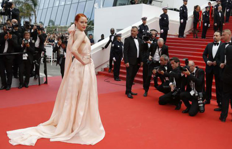 মায়াবী দৃষ্টিতে জার্মান মডেল ও অভিনেত্রী বারবারা মায়া সবার নজর কেড়েছেন।