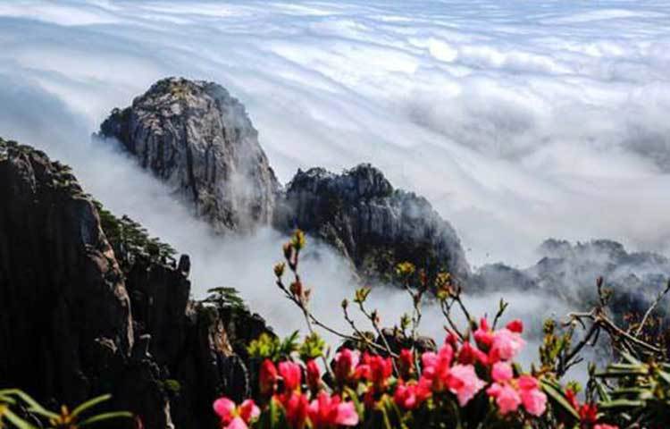 চীনের আনহুই প্রদেশের হুয়াং পাহাড়ের মেঘ দারুণ রহস্যময়।