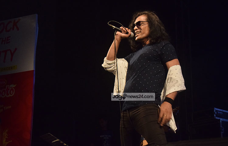 অনেক দিন পর আর্ক ব্যান্ডের হাসানের দেখা মিললো এই কনসার্টে। ছবি : মাহবুব আলম