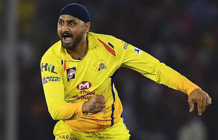 হরভজন সিং : বল হাতে ভাল ছন্দে আছেন ভাজ্জি। মাঝের ওভারগুলোতে তাকে খেলতে সমস্যায় পড়েছেন বেশির ভাগ ব্যাটসম্যানই।