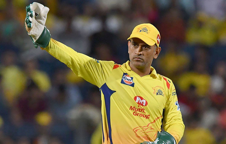 ধোনি সিদ্ধান্ত : চেন্নাইয়ের হয়ে বল হাতে সবচেয়ে সফল হরভজন সিংহ। ৩ ওভারে মাত্র ২০ রান দিয়ে এক উইকেট পান তিনি। অথচ তাকেই পুরো কোটার বল করালেন না ধোনি।