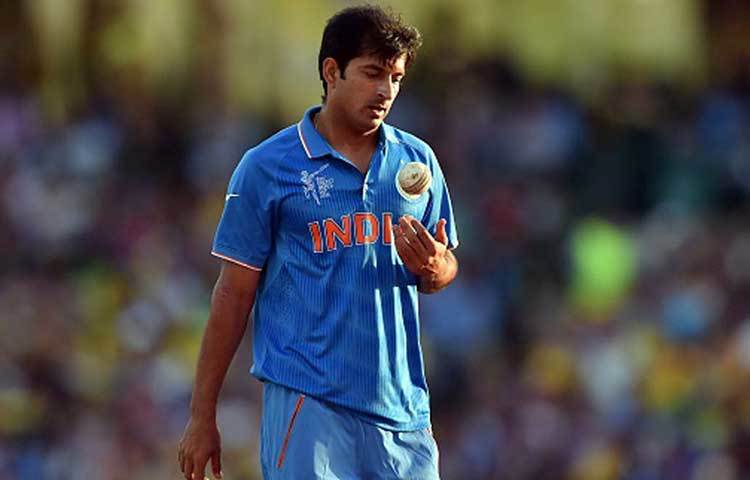 মোহিত শর্মা : রান দিলেও গুরুত্বপূর্ণ সময়ে উইকেট নিয়েছেন এই পেসার। তবে এখনও পুরনো ফর্মে দেখা যায়নি মোহিতকে।