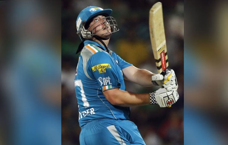 কেভিন পিটারসনকে আউট করে বুঝিয়ে দিয়েছিলেন বার বার ফিরে আসা যায়। তা সৌরভ গাঙ্গুলির পক্ষেই সম্ভব। সৌরভের আগ্রাসী আক্রমণে দিল্লি এদিন হেলায় হেরেছিল।