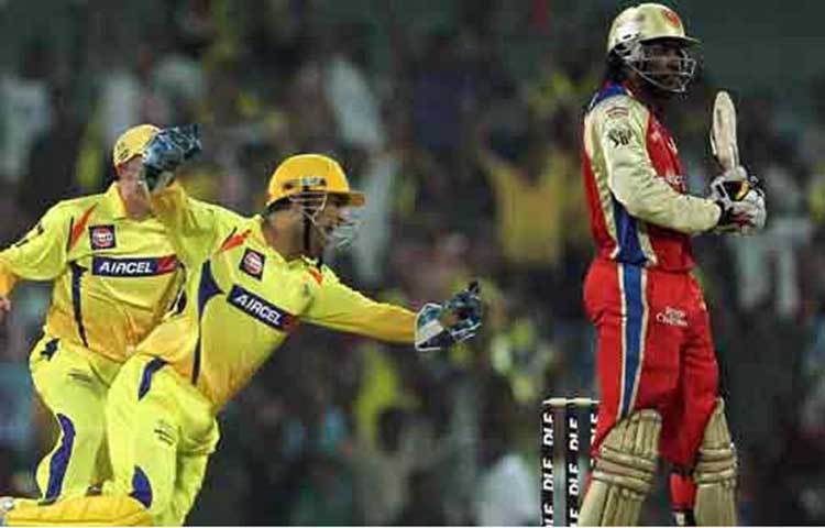 ২০১১ সালের আইপিএল ফাইনাল। চেন্নাই সুপার কিংস বনাম রয়্যাল চ্যালেঞ্জার ব্যাঙ্গালুরু। এ যেন দক্ষিণের ডার্বি। সে ম্যাচে প্রথমে ব্যাট করেন মুরলি বিজয় এবং মাইক হাসি। তাদের দৌলতে ২০৫ রান করে চেন্নাই। জবাবে ব্যাট করতে নামেন মায়ঙ্ক আগরওয়াল এবং ক্রিস গেইল। সবার নজর ছিল ক্রিস গেইলের উপর।