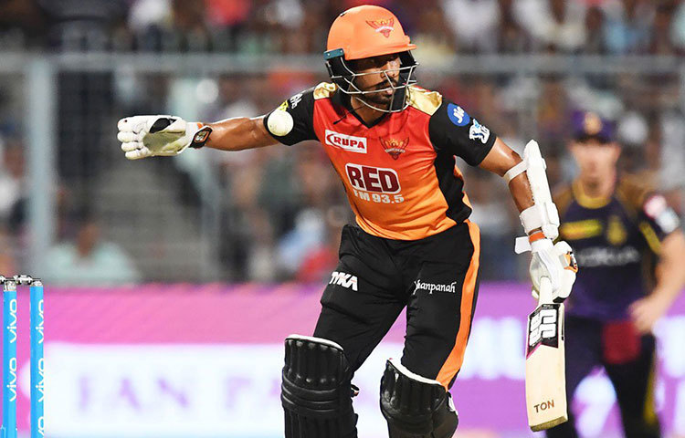 ঋদ্ধিমান সাহা : ফর্মে না থাকায় বাদ পড়েছিলেন। গত ম্যাচে ফর্মে ফেরার ইঙ্গিত দিয়েছেন। আজও প্রথম দলে তিনি নিশ্চিত।