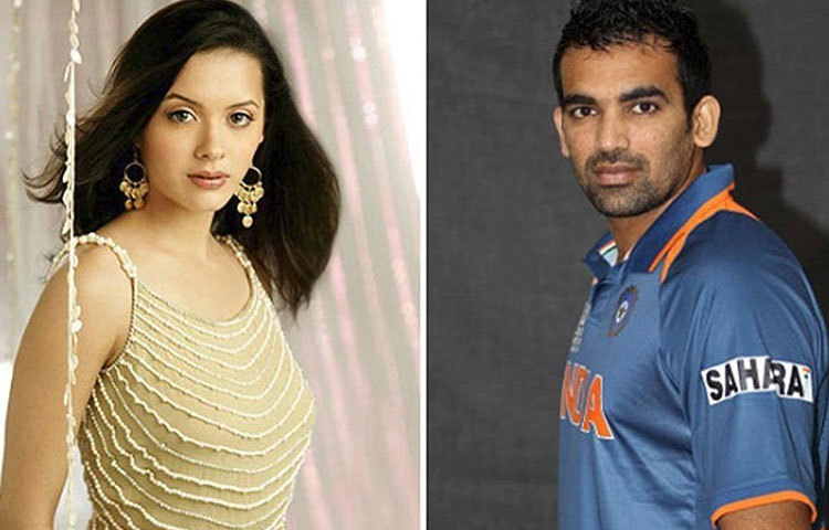 জহির খান-ইশা শর্বানি : গত বছরই ‘চক দে’ খ্যাত সাগরিকা ঘাটগের সঙ্গে গাঁটছড়া বেঁধেছেন জহির। তার আগে অভিনেত্রী ইশা শর্বানির সঙ্গে জাহিরের প্রেমের কথা শোনা গিয়েছিল। দীর্ঘ আট বছরের সম্পর্ক ছিল তাদের। পরে সেই সম্পর্কে ছেদ পড়ে।