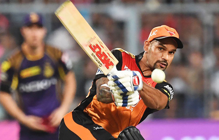 শিখর ধবন : চেন্নাইয়ের বিরুদ্ধে পুণে ম্যাচে দুরন্ত খেলেছিলেন। কিন্তু ধোনিদের বিরুদ্ধে শেষ ম্যাচে রান পাননি।