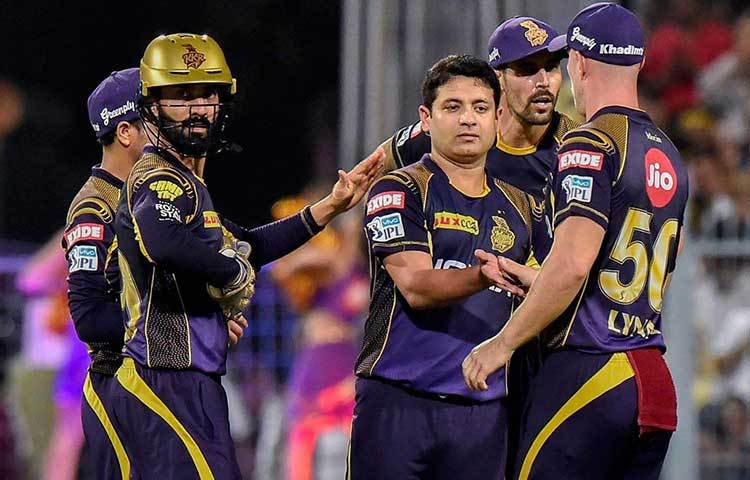 স্পিন ম্যাজিক : নারাইন তো বটেই, পীযূষ চাওলা এবং কুলদীপ যাদবও ভাল বল করেছেন এ দিন। তিন স্পিনার মিলিয়ে ১২ ওভারে ৮৯ রান দিয়ে ৫ উইকেট নেন।