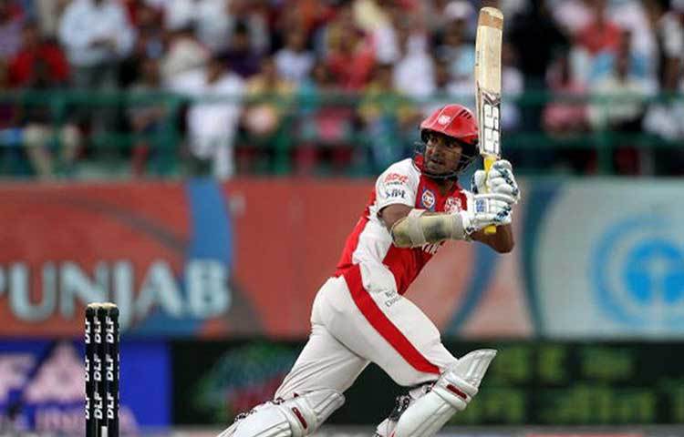 কুমার সাঙ্গকারা : ২০১২ তে ডেকান চার্জার্সের অধিনায়ক ছিলেন। কিন্তু, নিজের পাশাপাশি দলের খারাপ ফলের দায় নিয়ে অধিনায়কত্ব ছেড়ে দেন সঙ্গকারা। দায়িত্ব পেয়ে অবশ্য তেমন কিছু করতে পারেননি ক্যামেরুন হোয়াইট।