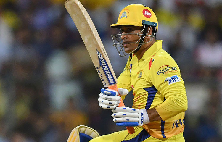 মহেন্দ্র সিং ধোনি : শেষ তিন-চার ম্যাচে যেন সেই দুর্দান্ত ফর্ম হারিয়েছেন ক্যাপ্টেন কুল। তবে ম্যাচ শেষ করতে এখনও ভরসা ফিনিশার ধোনিই।