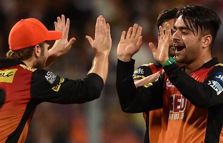 সানারাইজার্স অধিনায়ক প্লান করে রশিদকে সপ্তম ওভারে আনার পর থেকেই ম্যাচের মোড় ঘুরতে শুরু করে।