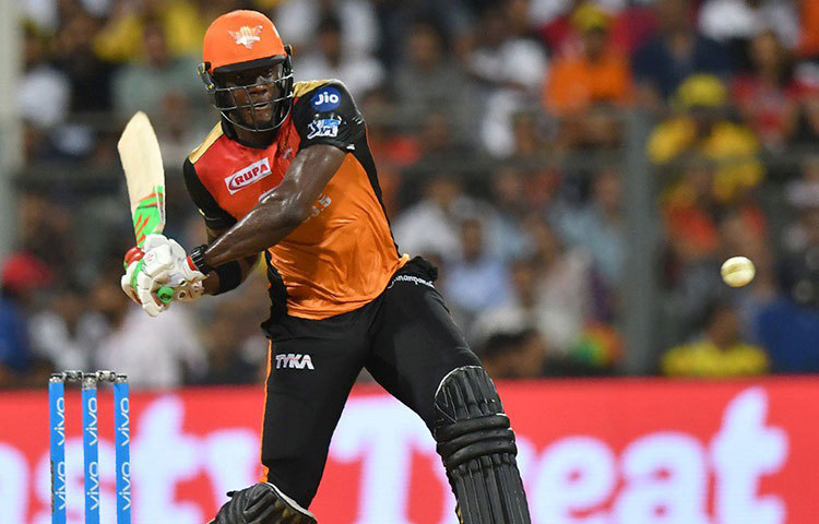 কার্লোস ব্রেথওয়েট : অলরাউন্ডার হিসেবে আজ দলে থাকতে পারেন। যদিও কলকাতার বিরুদ্ধে তেমন কিছু করতে পারেননি। ব্যাটের পাশাপাশি বল হাতেও যথেষ্ট কার্যকর হতে পারেন ব্রেথওয়েট।