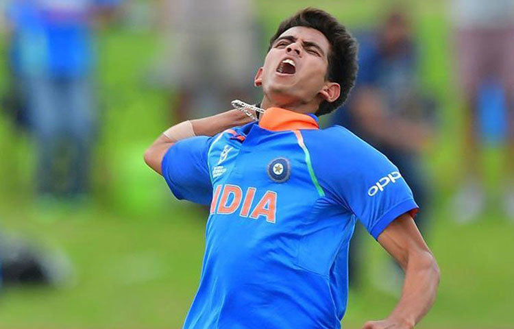 কমলেশ নাগরকোটি : ৩ কোটি ২০ লক্ষে তাকে কেনে নাইট রাইডার্স। শিবিরে যোগ দেওয়ার কয়েক দিনের মধ্যেই পায়ে চোট পান অনূর্ধ্ব উনিশের এই পেসার। ছিটকে যান টুর্নামেন্ট থেকেই।