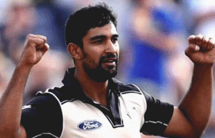 ইশ সোধি : এখন পর্যন্ত যে ক’টি ম্যাচ খেলেছেন তার প্রত্যেকটিতেই উইকেট পেয়েছেন এই স্পিনার। তবে গত ম্যাচে একটু বেশি রান দিয়ে ফেলেছেন।