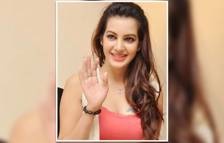 ৫ মে দিল্লি ডেয়ারডেভিলস বনাম সানরাইজার্স হায়দরাবাদ ম্যাচে তাকে প্রথম দেখা গিয়েছিল।