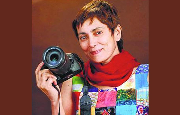 দীপা শাহি : ১৯৯৩ সলে রিলিজ হওয়া ‘মায়া মেমসাব’ ছবিতে শাহরুখ খানের সঙ্গে তার বোল্ড সিন সেই সময়ে রীতিমতো চর্চার বিষয় ছিল।