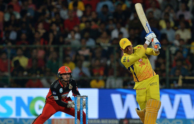 ২৮ এপ্রিল ২০০৮। স্টেন-জাহিরদের দাপটে ১২ ওভারে ৩ উইকেটে ৮৩ করে তখন ধুঁকছে চেন্নাই। ধোনির ৩০ বলে ৬৫ সেই রানকে পৌঁছে দেয় ১৭৮-এ। ১৩ রানে ম্যাচ জেতে চেন্নাই। ম্যাচের সেরা হন ধোনি।