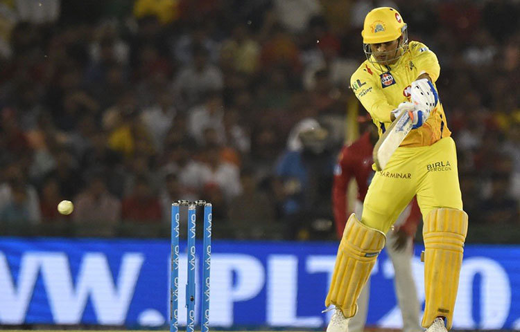 ২৫ এপ্রিল ২০১৩। চেন্নাইকে সেই ম্যাচে জিততে হলে করতে হত ১৬০ রান। ধোনির ৩৭ বলে ৬৭ চেন্নাইকে শেষ ওভারে ম্যাচ জেতায়।